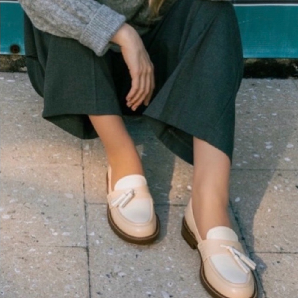 Sam Edelman leather Cream Tassel Loafers with Brown Sole